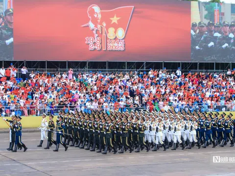 Khối quân nhân Trung Quốc, Nga...sải bước trên Quảng trường Ba Đình