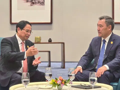 Thủ tướng Phạm Minh Chính gặp Tổng thống Kyrgyzstan