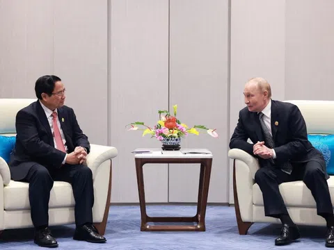 Thủ tướng Phạm Minh Chính gặp Tổng thống Nga Vladimir Putin
