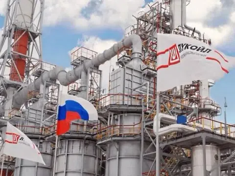 Rắc rối liên tiếp “gõ cửa” gã khổng lồ dầu mỏ Nga