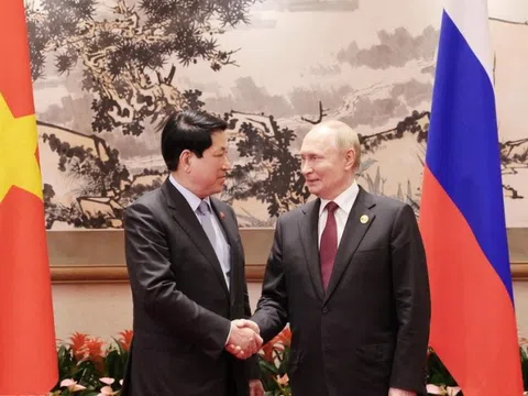 Chủ tịch nước Lương Cường hội kiến Tổng thống Nga Putin