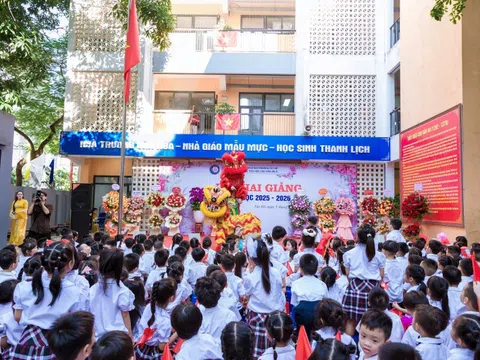 Trường Tiểu học Chu Văn An A (Hà Nội) khai giảng năm học mới: Viết tiếp truyền thống trong mùa thu lịch sử