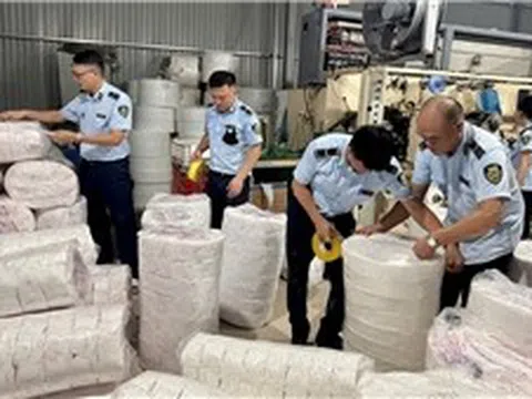 Triệt phá cơ sở sản xuất, kinh doanh bỉm trẻ em và băng vệ sinh giả mạo
