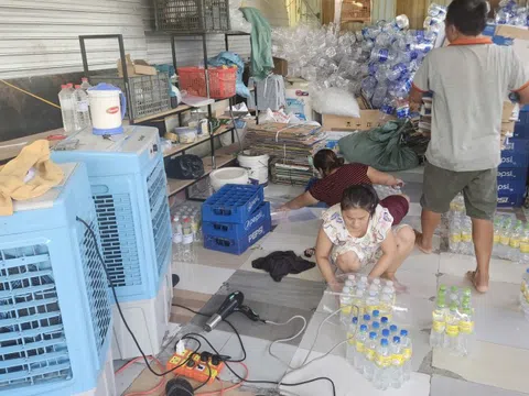Phát hiện, bắt quả tang cơ sở dùng axit sản xuất hàng nghìn chai dấm giả