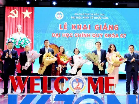 Bảo Việt dành hơn 8 tỷ đồng trao Quỹ học bổng 'Bảo Việt - Niềm tin thắp sáng tương lai'