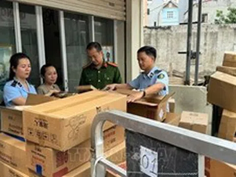 Hà Nội phát hiện nhiều vụ kinh doanh thực phẩm, bánh kẹo không rõ nguồn gốc