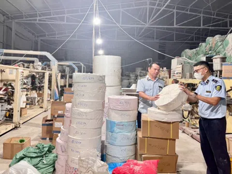 Phát hiện cơ sở sản xuất bỉm trẻ em và băng vệ sinh giả mạo nhiều nhãn hiệu nổi tiếng