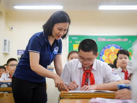 Giáo viên không được ép buộc phụ huynh học sinh đóng góp các khoản tiền trái quy định
