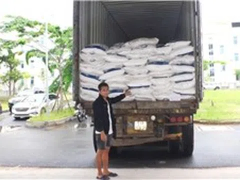 TP Hồ Chí Minh: Khởi tố tài xế vận chuyển trái phép 40 tấn đường cát qua biên giới