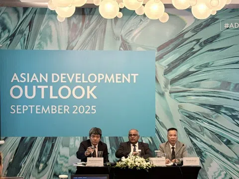 ADB nâng dự báo tăng trưởng Việt Nam