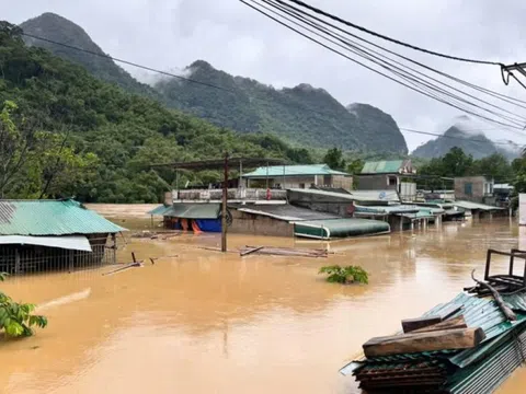 Khát trong lũ