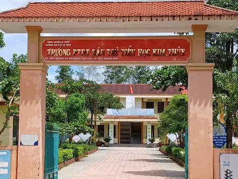 Vụ 40 học sinh ngộ độc sau bữa sáng: Thông tin bất ngờ về nữ hiệu phó