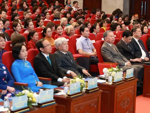 Trung ương Hội Liên hiệp Phụ nữ Việt Nam đón nhận Huân chương Lao động hạng Nhất