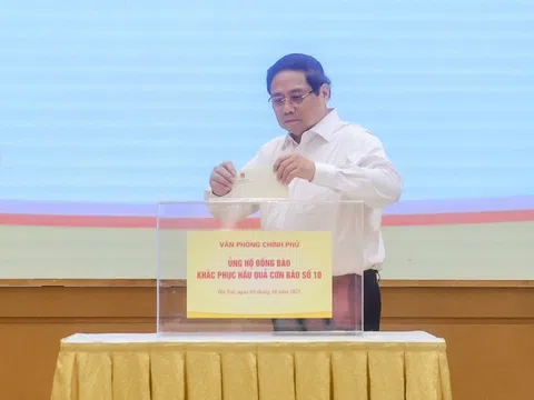 Thủ tướng Phạm Minh Chính cùng lãnh đạo Chính phủ và tập thể Văn phòng Chính phủ ủng hộ đồng bào bị thiệt hại do bão lũ