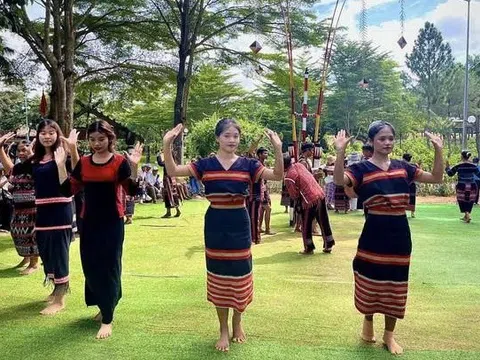 ‘Em là hoa của núi’- Hành trình khám phá văn hóa cộng đồng giữa Thủ đô