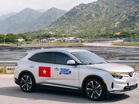 Chọn xe khoảng 1 tỷ đồng: VinFast VF 8 mạnh mẽ ngang xe sang, chi phí 'nuôi' rẻ khó tin
