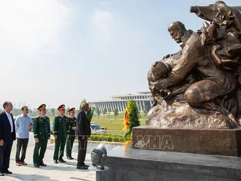 Chủ tịch Quốc hội Cuba thăm Bảo tàng Lịch sử Quân sự Việt Nam