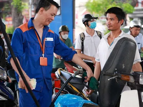 Giá xăng giảm