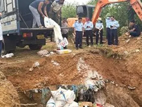 Tiêu hủy hơn 5 tấn thực phẩm vi phạm bị tịch thu
