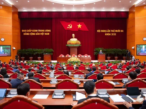 Bế mạc Hội nghị Trung ương 13