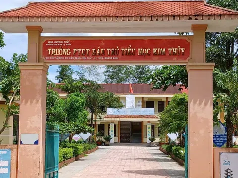 Vụ 40 học sinh ngộ độc sau bữa sáng: Thông tin bất ngờ về nữ hiệu phó