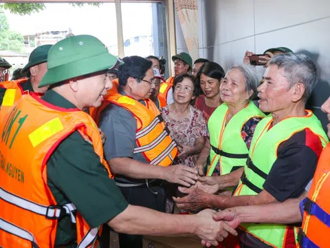 Chùm ảnh: Thủ tướng Phạm Minh Chính thăm hỏi người dân, chỉ đạo khắc phục hậu quả mưa lũ tại Thái Nguyên