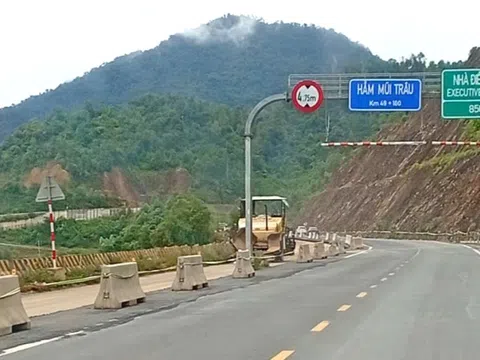 Cao tốc La Sơn – Hòa Liên vừa sử dụng đã hỏng, đơn vị quản lý đổ lỗi cho trời mưa