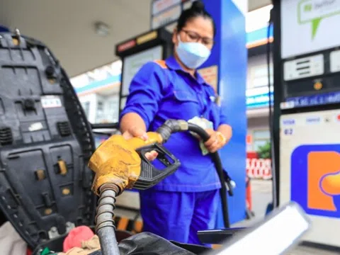 Giá xăng dầu đồng loạt tăng trở lại