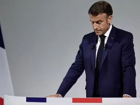 Quyết định bất ngờ của ông Macron khiến phe đối lập nổi giận