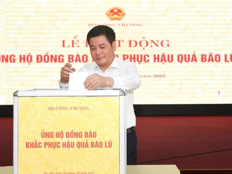Bộ Công Thương quyên góp gần 1 tỷ đồng ủng hộ đồng bào khắc phục hậu quả bão lũ