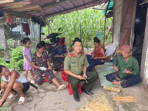 Thượng sĩ trẻ và ‘xóm chạy thận’: Gói ghém hy vọng trong từng bó đũa tre