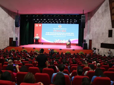 Phát biểu của Phó Thủ tướng Thường trực Chính phủ Nguyễn Hòa Bình tại Lễ trao giải thưởng "Nữ đoàn viên Công đoàn năng động, sáng tạo, trách nhiệm"