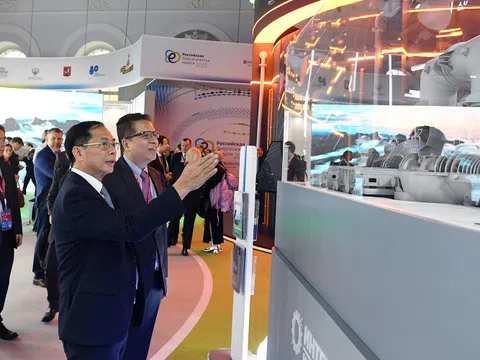 Phó Thủ tướng Bùi Thanh Sơn dự Phiên toàn thể Diễn đàn Tuần lễ năng lượng Nga