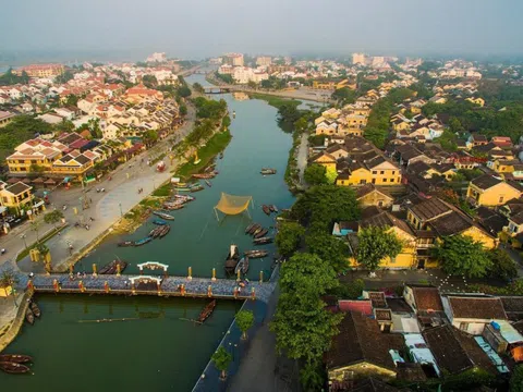 Giữa cơn lốc du lịch, làm thế nào để không mất hồn phố cổ Hội An?