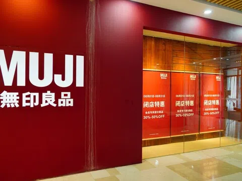Doanh thu MUJI tại Trung Quốc sụt giảm 5,8%, đóng cửa hàng loạt và áp lực cạnh tranh từ hàng sao chép giá rẻ