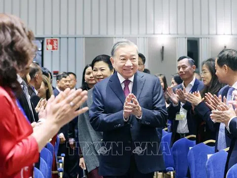 Tổng Bí thư gặp gỡ cán bộ Đại sứ quán Việt Nam và cộng đồng người Việt tại các nước Bắc Âu