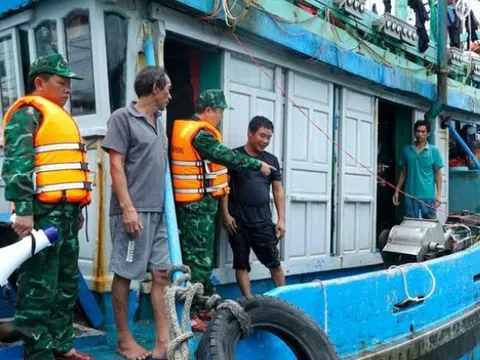 Gia Lai kêu gọi gần 1.900 tàu cá vào bờ tránh trú bão số 12