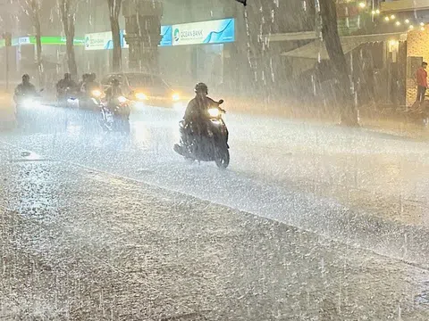 2 đợt mưa lớn, kéo dài tại các tỉnh từ Hà Tĩnh đến Quảng Ngãi