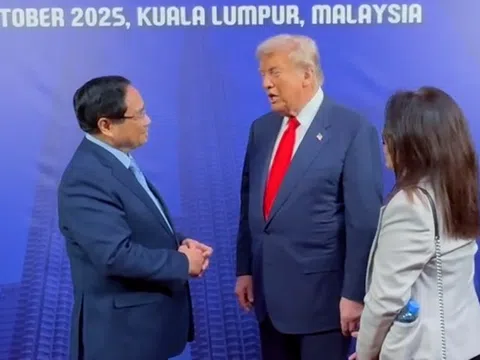 Thủ tướng chuyển lời mời Tổng thống Donald Trump sớm thăm Việt Nam