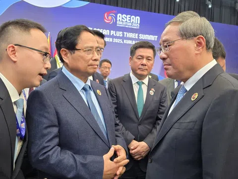 Thủ tướng Phạm Minh Chính gặp Thủ tướng Trung Quốc Lý Cường