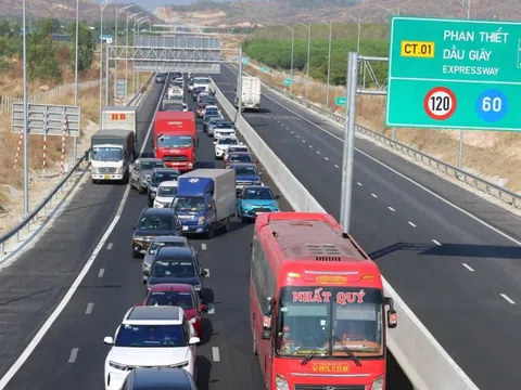 Thí điểm cấm xe tải trên 7,5 tấn đi làn 1 trên hai tuyến cao tốc phía Nam