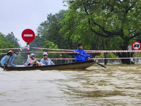 Chuyên gia lý giải nguyên nhân gây ra đợt mưa rất to tại miền Trung