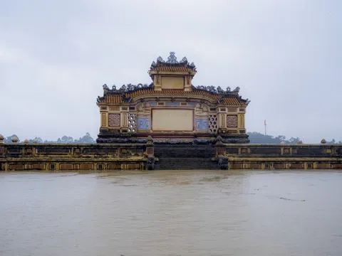 Chùm ảnh: Thành phố Huế ngập trong biển nước