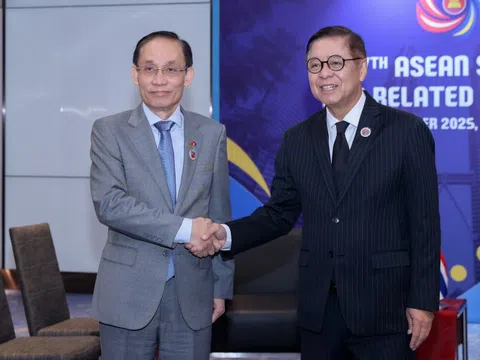 Bộ trưởng Ngoại giao Lê Hoài Trung tiếp xúc song phương nhân dịp tham dự Hội nghị cấp cao ASEAN lần thứ 47 và các hội nghị cấp cao liên quan