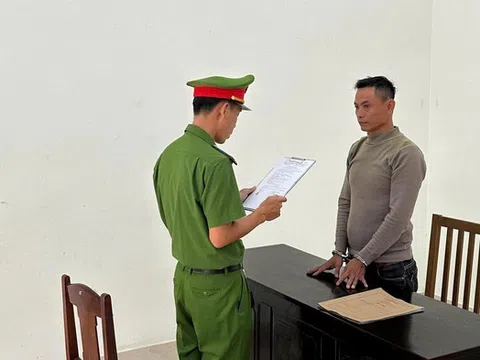 Dùng ảnh "nóng" tống tiền tình cũ, người đàn ông bị khởi tố