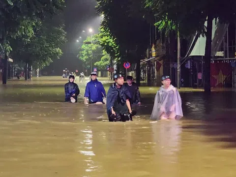 Mưa lũ gây thiệt hại nặng từ Huế đến Quảng Ngãi