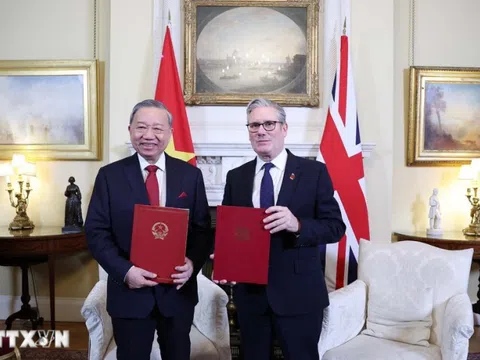 TUYÊN BỐ CHUNG VỀ VIỆC NÂNG CẤP QUAN HỆ VIỆT NAM - ANH LÊN ĐỐI TÁC CHIẾN LƯỢC TOÀN DIỆN