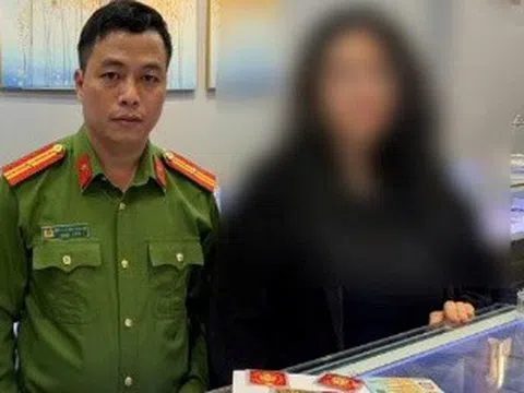 Cô gái 19 tuổi đi bán vàng với biểu hiện lạ, công an lập tức mời về trụ sở