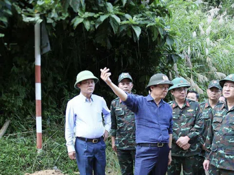 Phó Thủ tướng Trần Hồng Hà kiểm tra công tác khắc phục hậu quả mưa lũ tại xã miền núi phía tây Quảng Ngãi