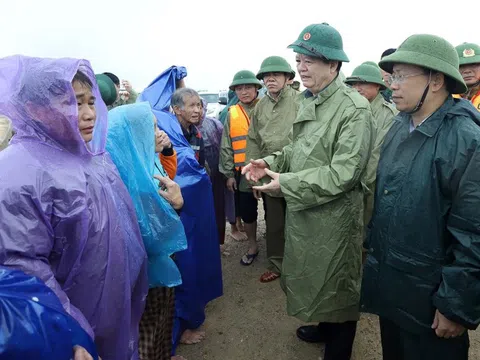 Phó Thủ tướng Mai Văn Chính kiểm tra công tác ứng phó mưa lũ tại Hà Tĩnh